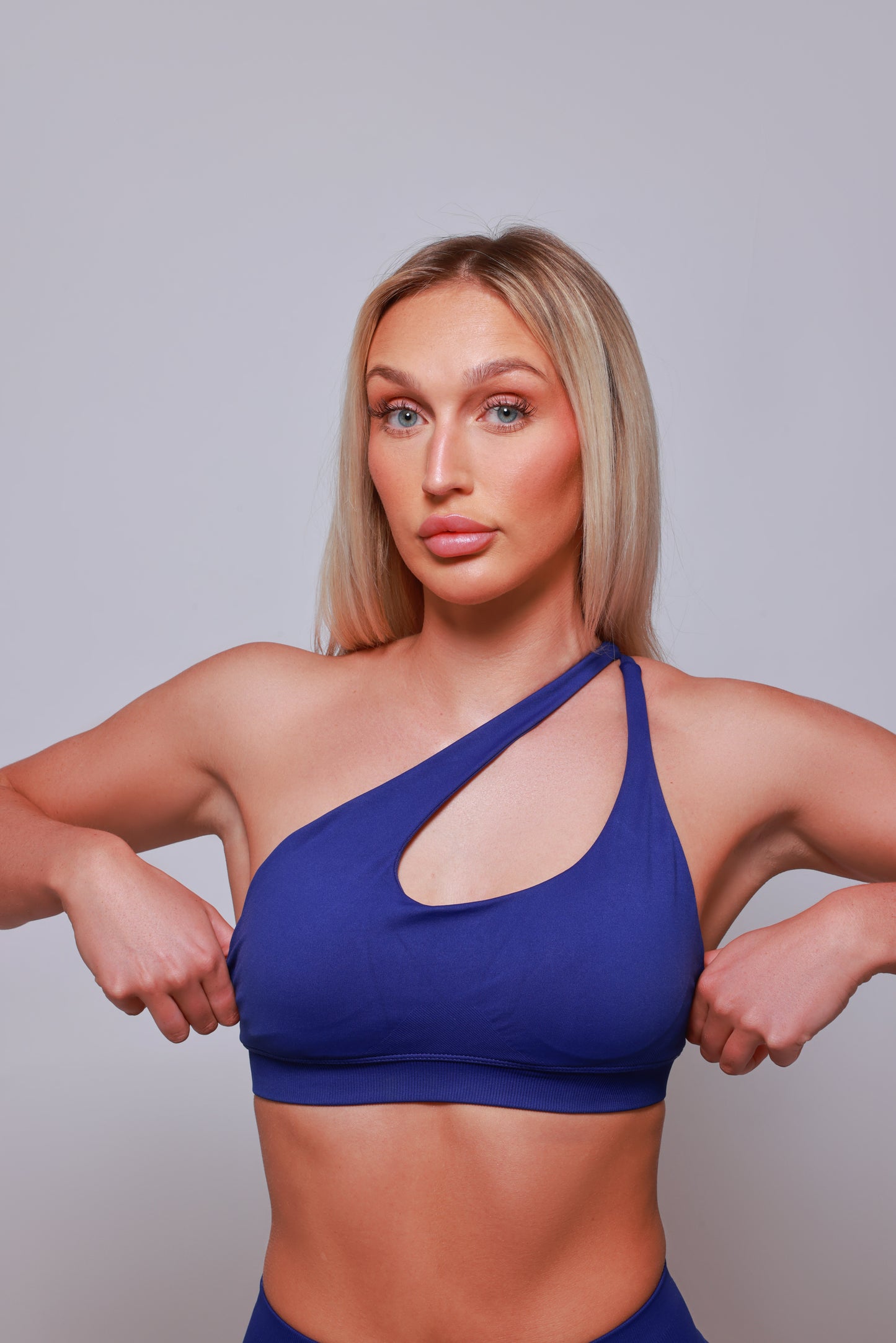 HALTER NECK SPORTS BRA