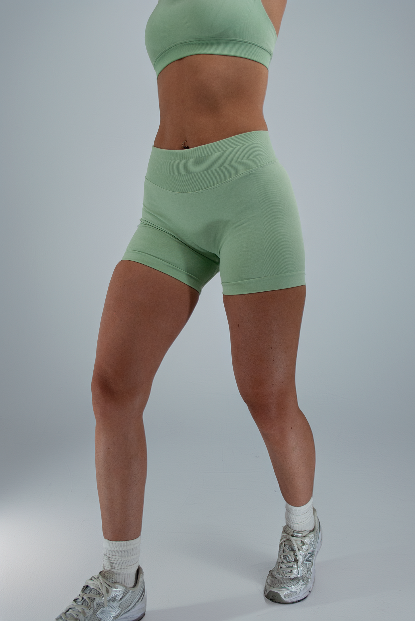 SEAMLESS SHORTS