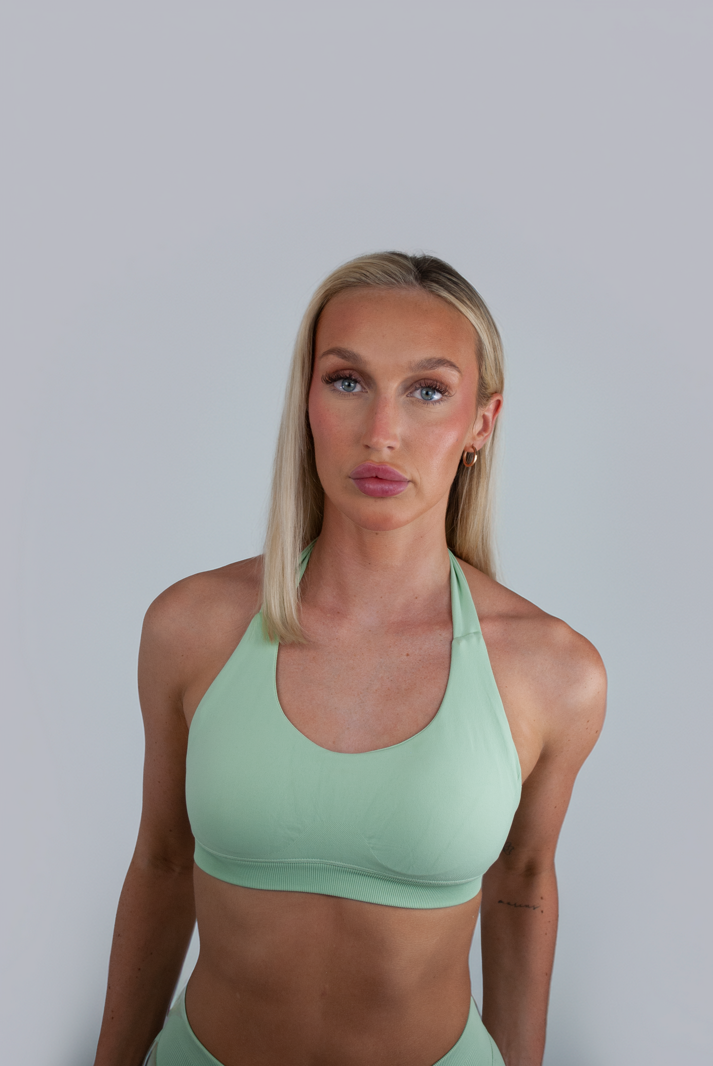 V NECK SPORTS BRA